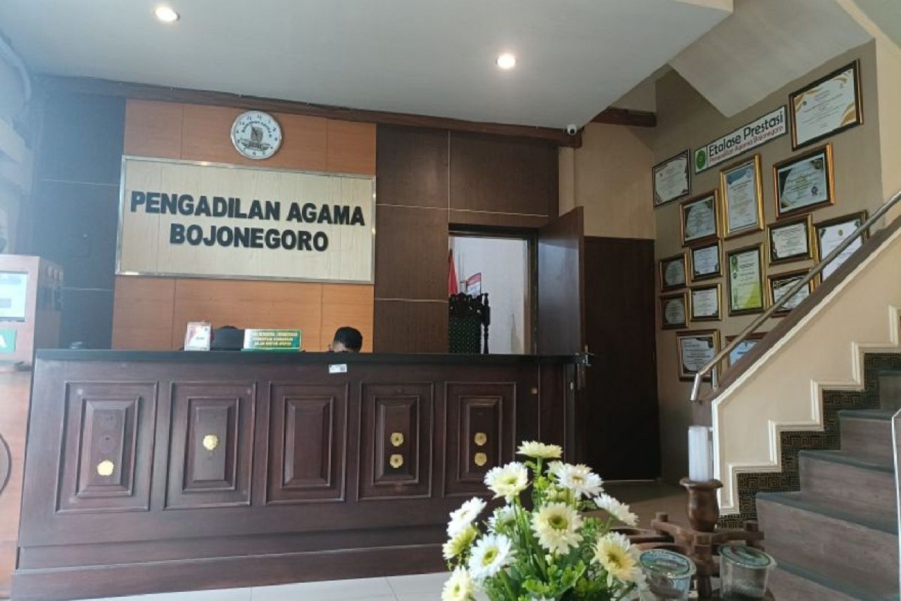 Ilustrasi. Aktivitas di PA Bojonegoro terhadap dispensasi nikah yang sedang marak. SP/ BJN