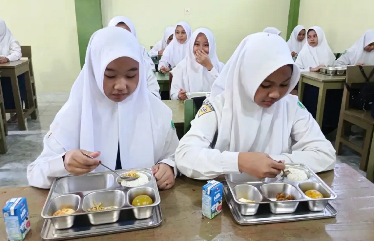Program makan bergizi gratis di Kabupaten Lumajang, Jawa Timur resmi dimulai perdana pada Senin 25 Agustus 2025. SP/ LMJ