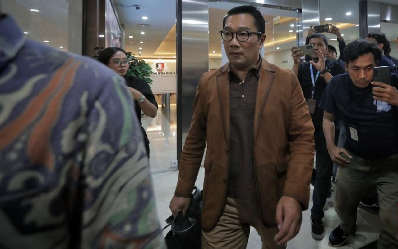 Ridwan Kamil menjalani tes DNA di Bareskrim Mabes Polri dalam kasus dugaan pencemaran nama baik terkait polemik status anak.