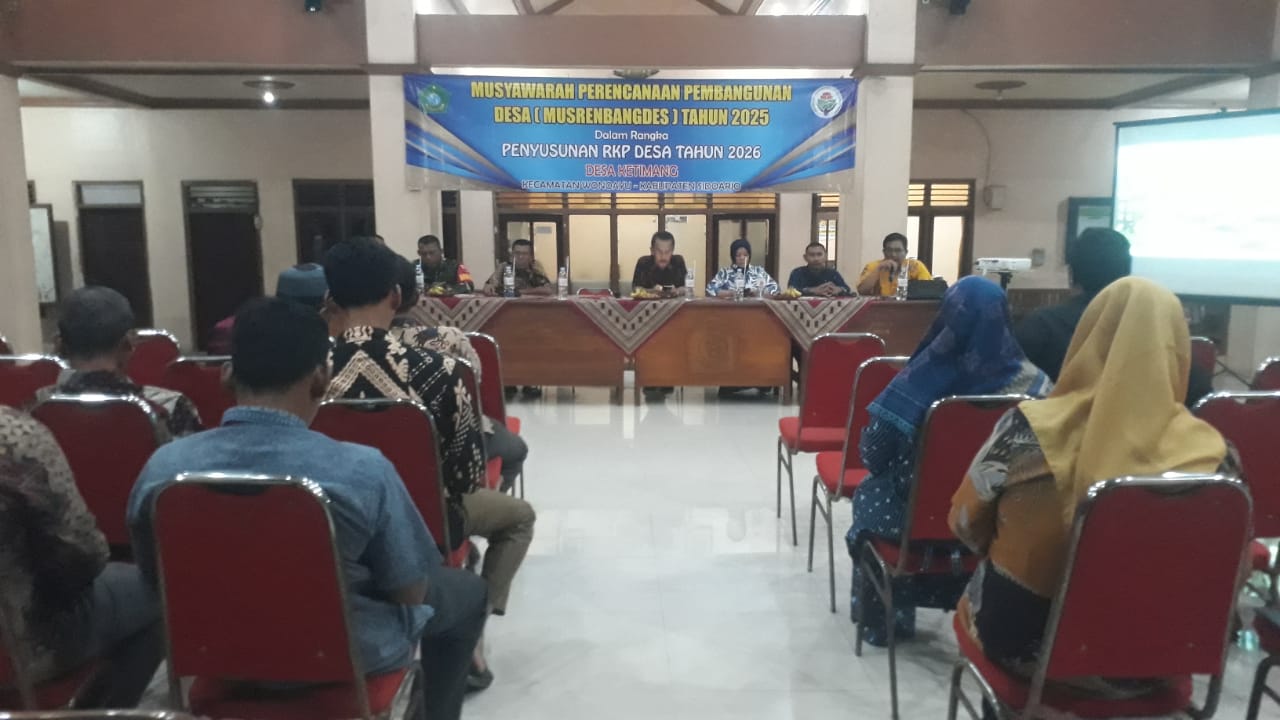 Acara musyawarah desa di pendopo kantor desa setempat. SP/MAN