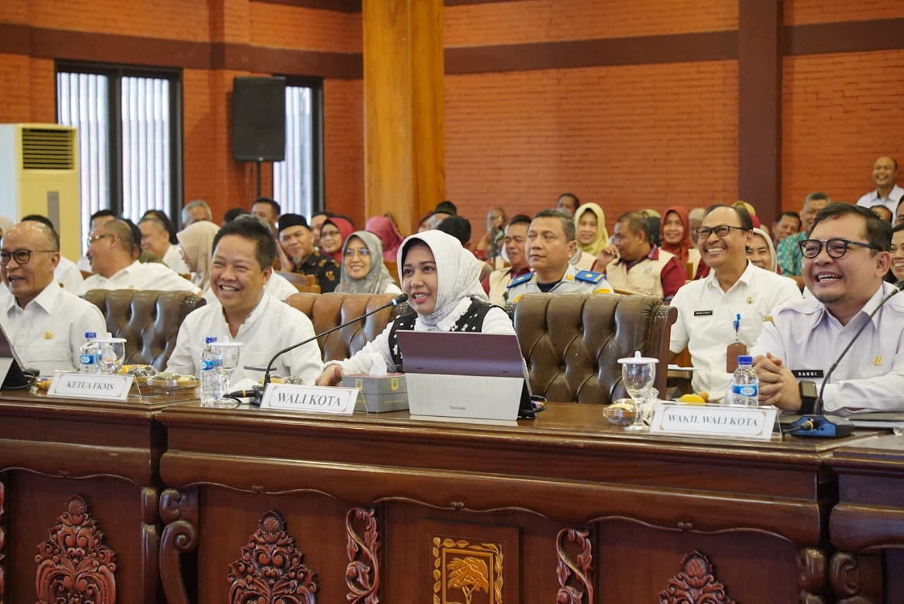 Wali Kota Ning Ita saat menerima secara daring Tim Verifikator Nasional Kota Sehat 2025 di Ruang Sabha Mandala Madya, Rabu (20/8). 