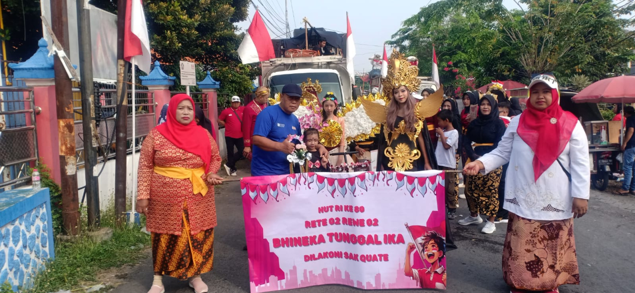Plt Kepala Desa Balungdowo melalui Sekdes Moh Atim berangkatkan ribuan peserta karnaval dan jalan sehat peringatan HUT RI ke-80, Minggu (24/8/25). 