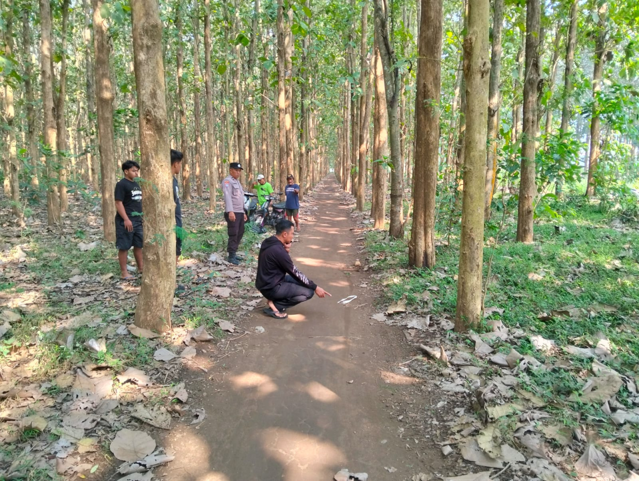 Polisi melakukan olah TKP di lokasi kejadian. SP/Lestariono