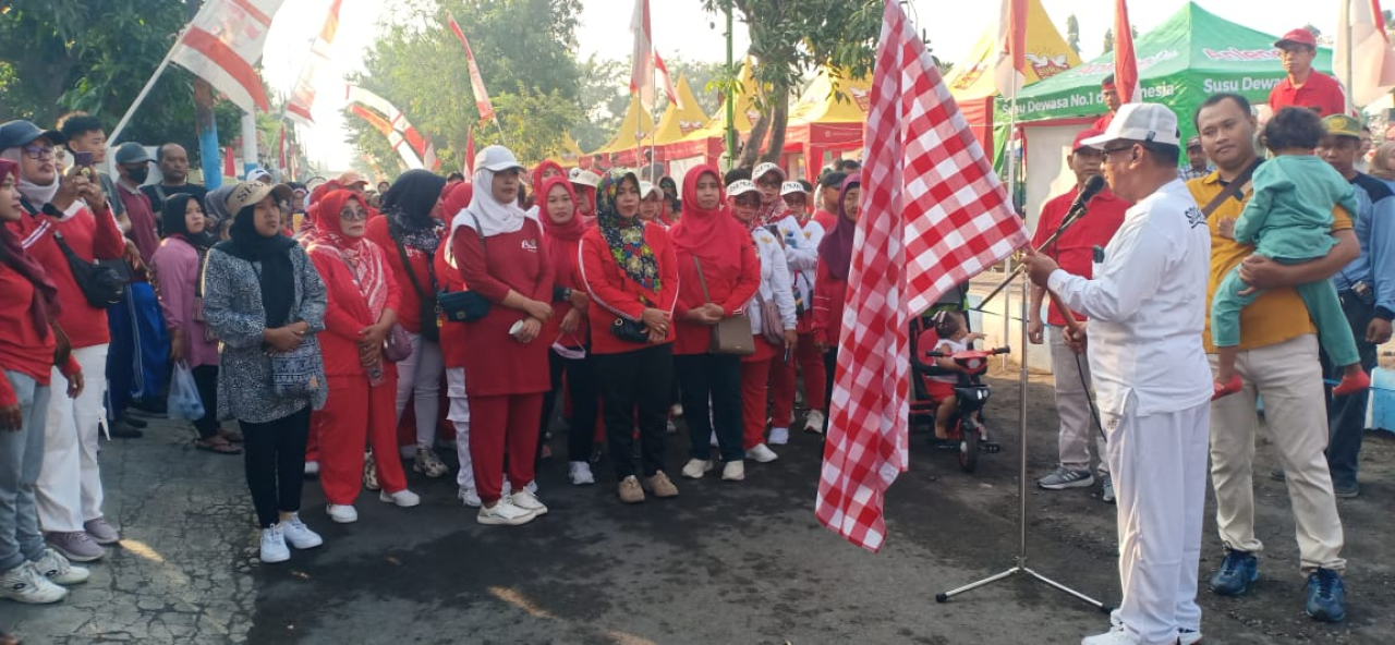 Pemdes Tenggulunan, Kecamatan Candi mengadakan kegiatan jalan sehat bersama masyarakat desa, Minggu (07/09/2025). SP/ HIKMAH