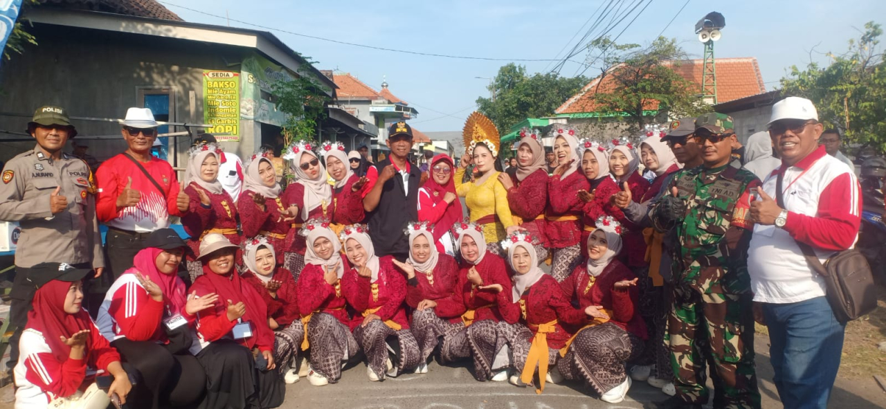 Keseruan pawai budaya yang digelar untuk memperingati Hari Ulang Tahun (HUT) ke-80 Kemerdekaan Republik Indonesia di Desa Kalidawir, Kecamatan Tanggulangin, Sidoarjo. SP/ HIKMAH