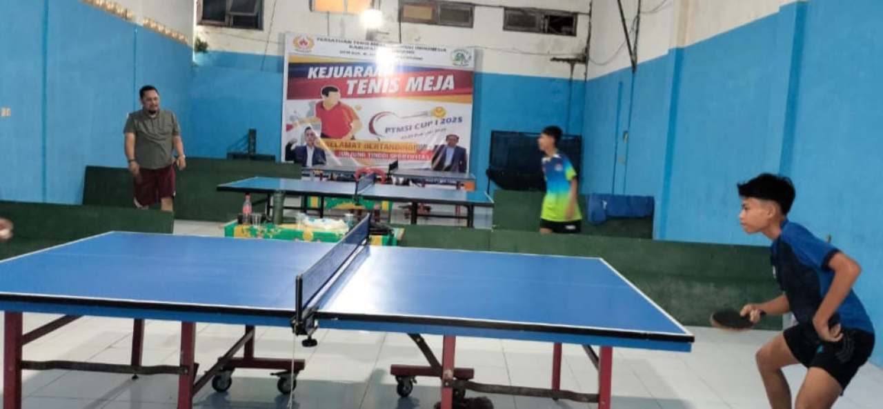 Atlet tenis meja Kabupaten Sampang saat mengikuti turnamen. SP/ GANDI