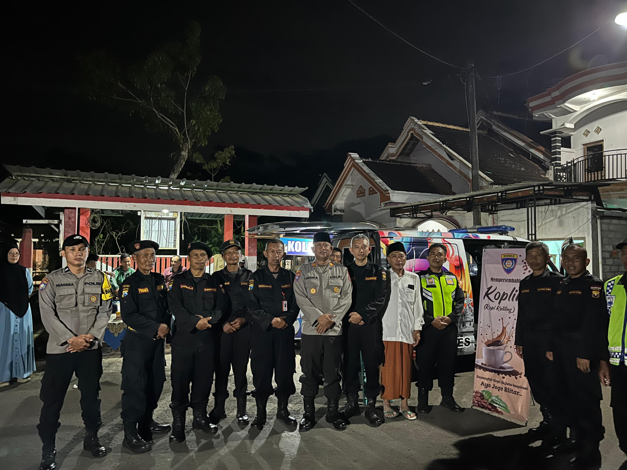 Saat Program Kopling di lakukan di wilayah Kecamatan Selopuro semalam. SP/ Lestariono