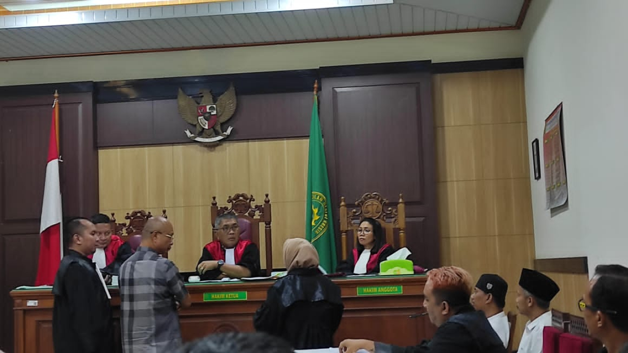 Saksi korban Tjong Cien Sing saat didengar keterangannya di persidangan. SP/Maidid