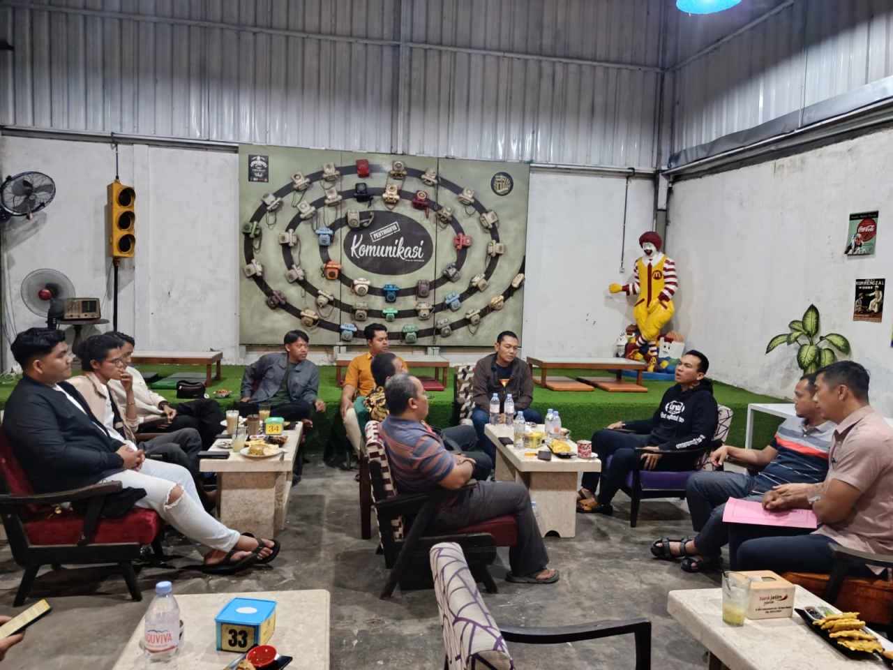 Perwakilan masyarakat bertemu Wakapolres Madiun Kota bersama jajaran pada Senin (1/9/2025) malam.