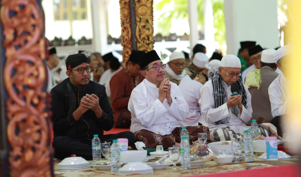 Bupati Sumenep, Achmad Fauzi Wongsojudo, pada acara doa bersama, yang dilaksanakan Pemerintah Kabupaten Sumenep.