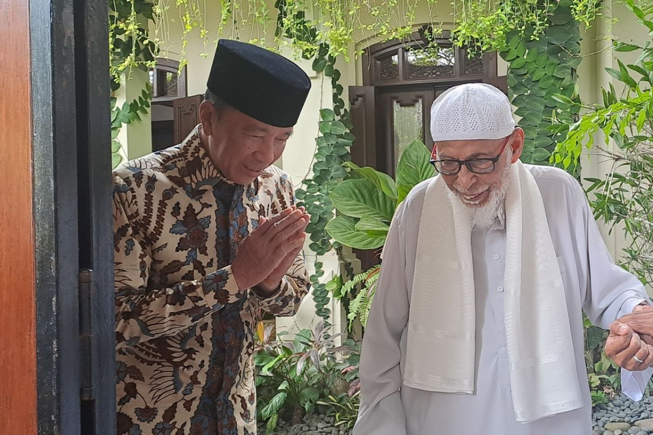 Momen Abu Bakar Ba’asyir, usai mengunjungi dan bersilahturahim dengan Presiden RI ke-7, Joko Widodo, di kediaman Jokowi di Solo.