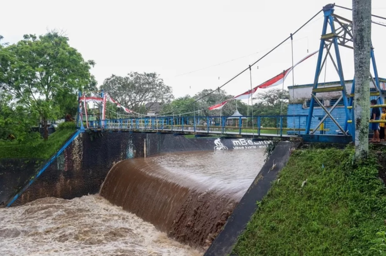 Debit air naik di Bendung Setail Teknik di Dusun Maron, Desa Genteng Kulon. SP/ BYW