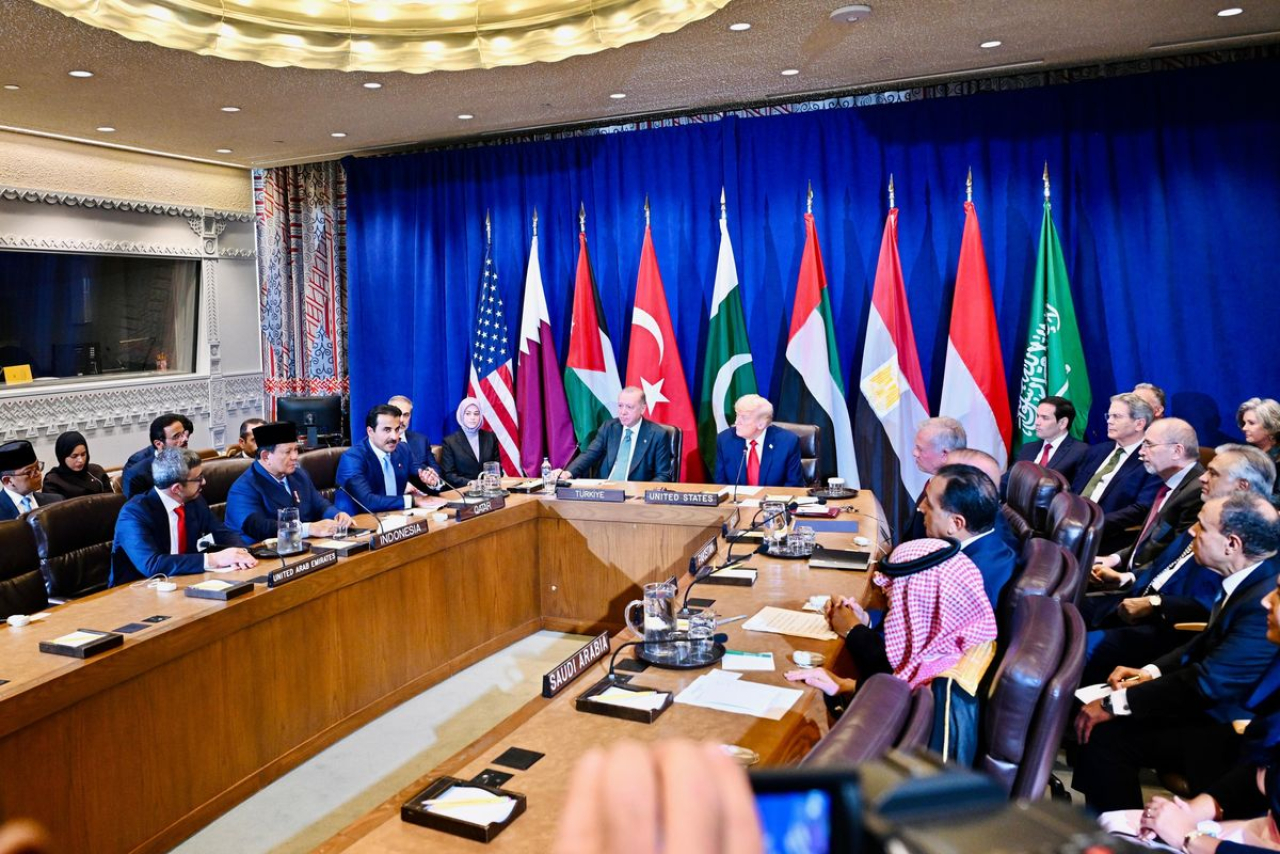Presiden Republik Indonesia, Prabowo Subianto menghadiri Multilateral Meeting on the Middle East atas undangan Presiden Amerika Serikat, Donald Trump di sela-sela acara Sidang Umum Perserikatan Bangsa-Bangsa (PBB).