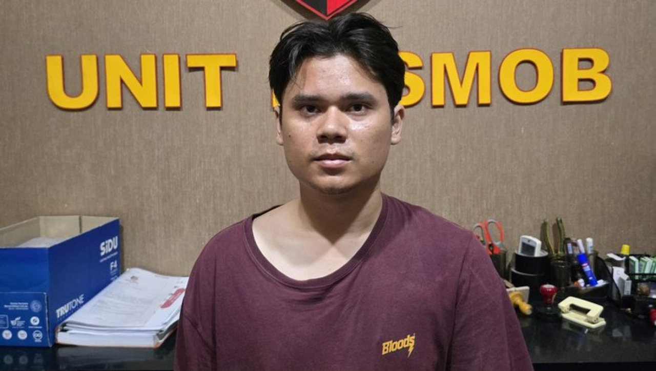 Alvi Maulana, pelaku yang tega memutilasi pacarnya berhasil dibekuk oleh tim Satreskrim Polres Mojokerto. Usai memutilasi korban, Alvi membuang ke daerah Dusun Pacet.