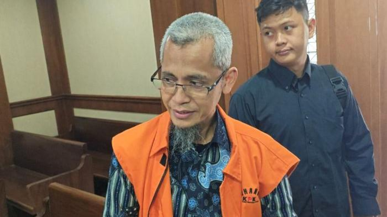 Mantan Direktur Utama PT Insight Investment Management (PT IIM), Ekiawan Heri Primaryanto, menangis di sidang kasus korupsi dugaan investasi fiktif pada PT Taspen yang merugikan negara Rp 1 triliun.