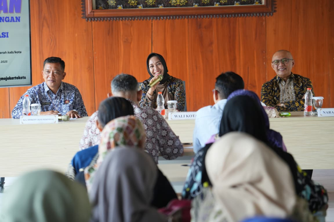 Wali Kota Mojokerto Ika Puspitasari saat membuka Pelatihan Analisa Rasio Keuangan bagi pengawas KMP, KSP/USP, Kamis (18/9/2025). SP/Dwy AS