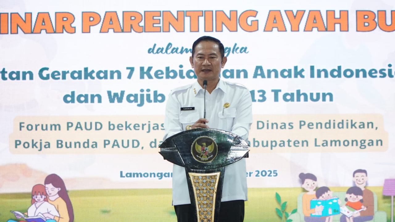 Bupati saat membuka parenting di Pendopo Lokatantra. SP/IST