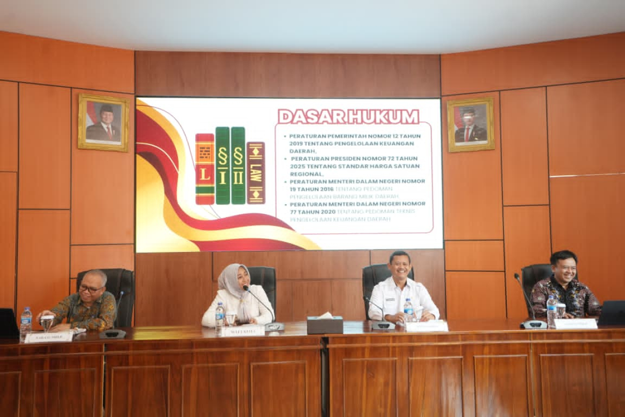 Wali Kota Mojokerto, Ika Puspitasari, saat membuka Sosialisasi Perwali Nomor 21 Tahun 2025 tentang Standar Satuan Harga (SSH) Tahun 2026. SP/ DWI