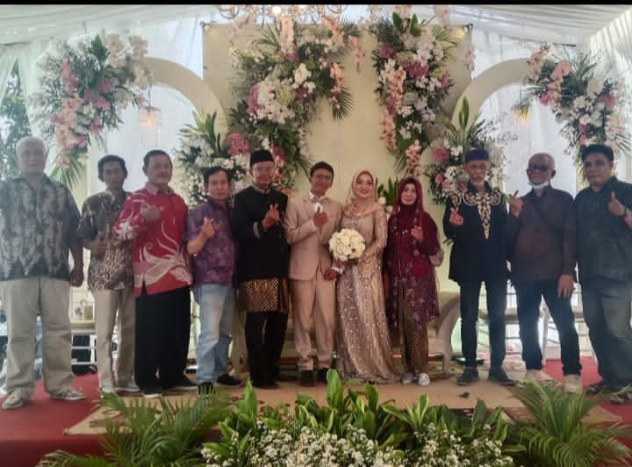 Poniman dan Mudjayana dalam Resepsi pernikahan Putranya Ridho Aji Pangestu S.Kom. SP/ HIKMAH