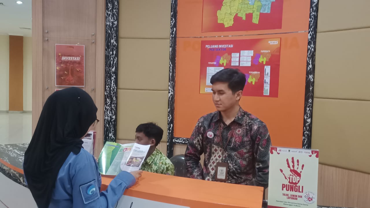 DPMPTSP Kota Mojokerto menyediakan layanan konsultasi tatap muka di Pojok Investasi yang terletak di gedung MPP Gajah Mada Lantai 1 Kota Mojokerto. SP/ DWI