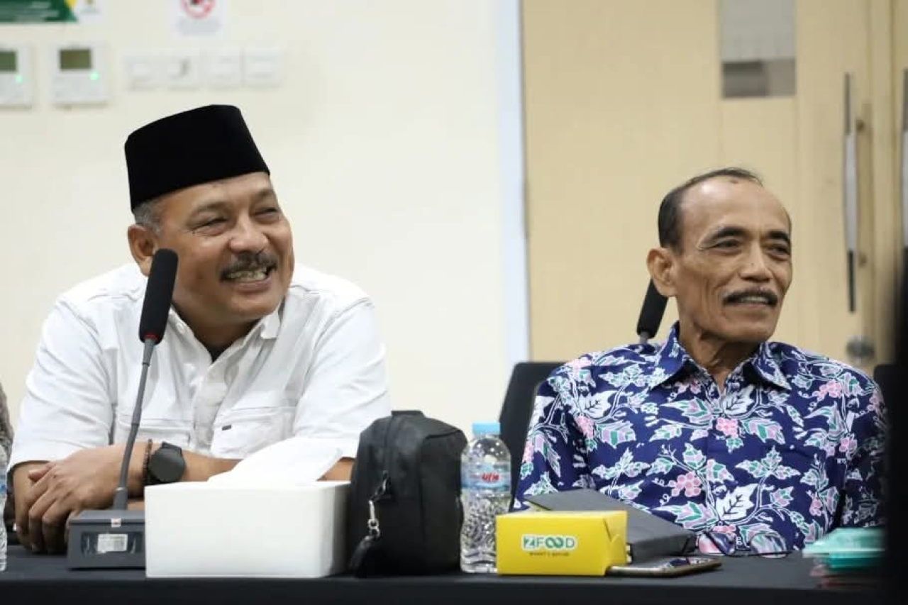 Kepala Dinas Sosial, Pemberdayaan Perempuan dan Perlindungan Anak (Dinsos P3A) Kota Mojokerto, Choirul Anwar (Kiri) saat memghadiri sebuah acara. SP/ DWI