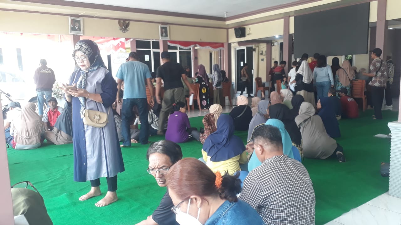 Acara Pembagian Sertifikat di Pendopo Kantor Desa Pilang Kecamatan Wonoayu, kamis (23/10/2025). SP/ HIKMAH