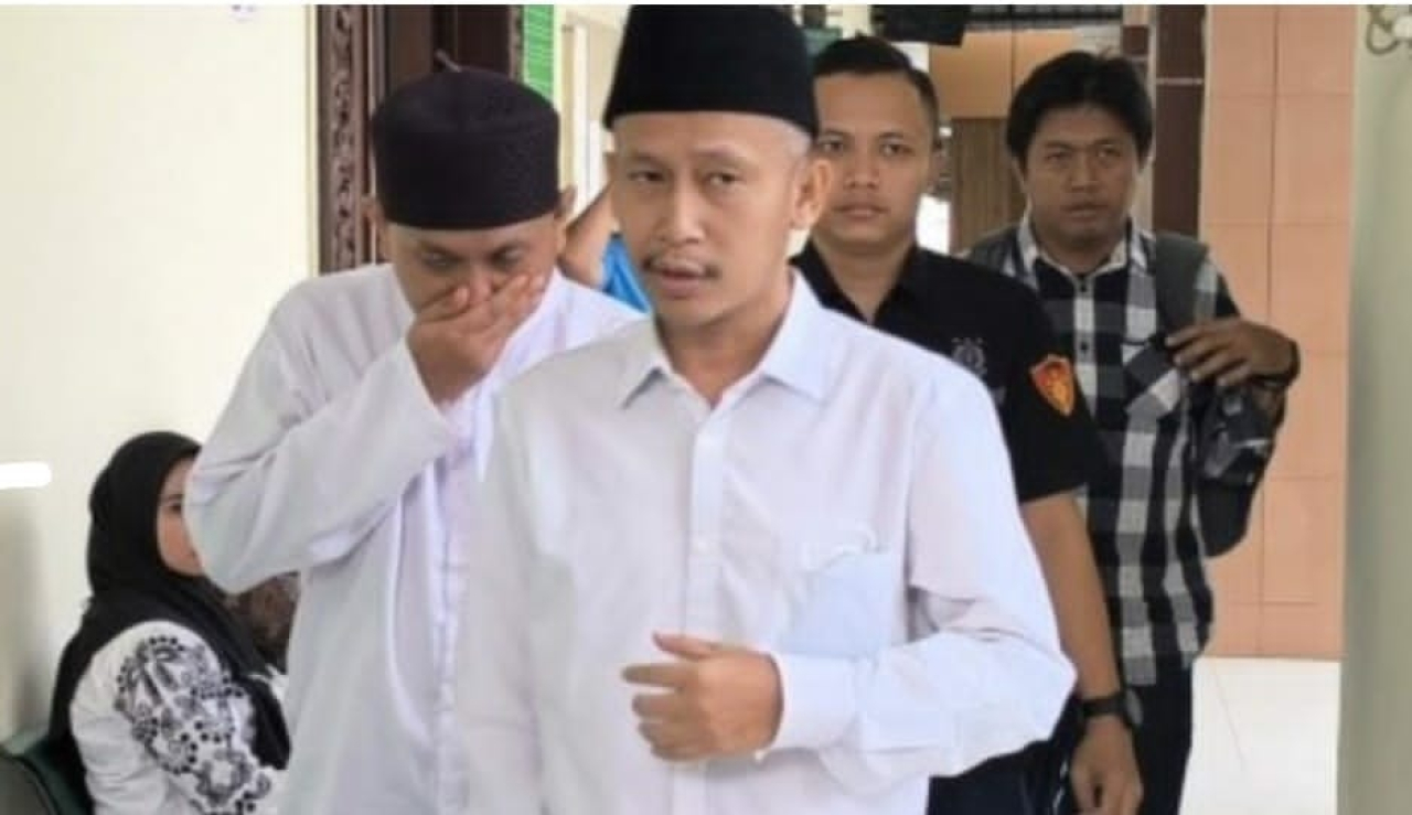 Dua Tetdakwa Resa dan Deva yang divonis bebas oleh majelis hakim PN Gresik pada Kamis malam (23/10/2025). SP/Maidid