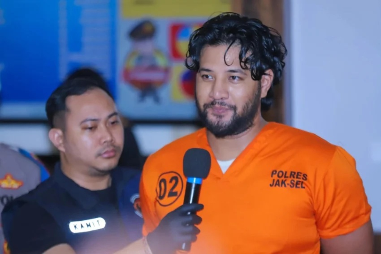 Ammar Zoni, menggunakan aplikasi Zangi sebagai modus untuk bertransaksi Narkoba dari dalam rumah tahanan.