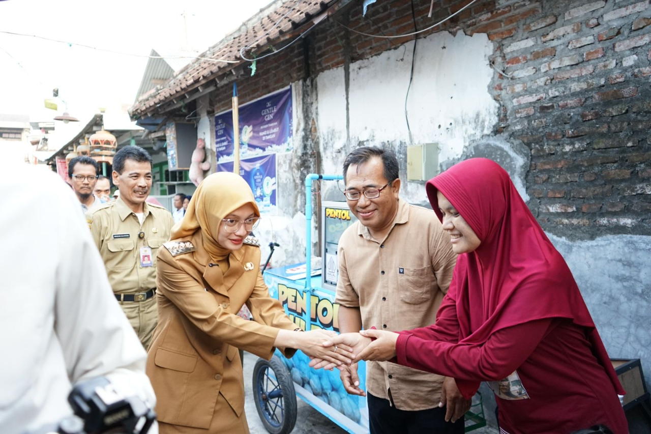 Wali Kota Kediri, Vinanda Prameswati saat berkunjung dan bertemu dengan orang tua siswa