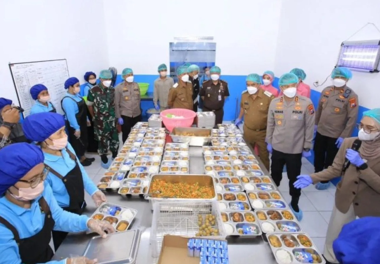 Bupati Madiun bersama Forkopimda meresmikan Satuan Pelayanan Pemenuhan Gizi (SPPG) kerja sama dengan Polres Madiun di Desa Mojopurno, Kecamatan Wungu, Kabupaten Madiun. SP/ MDN