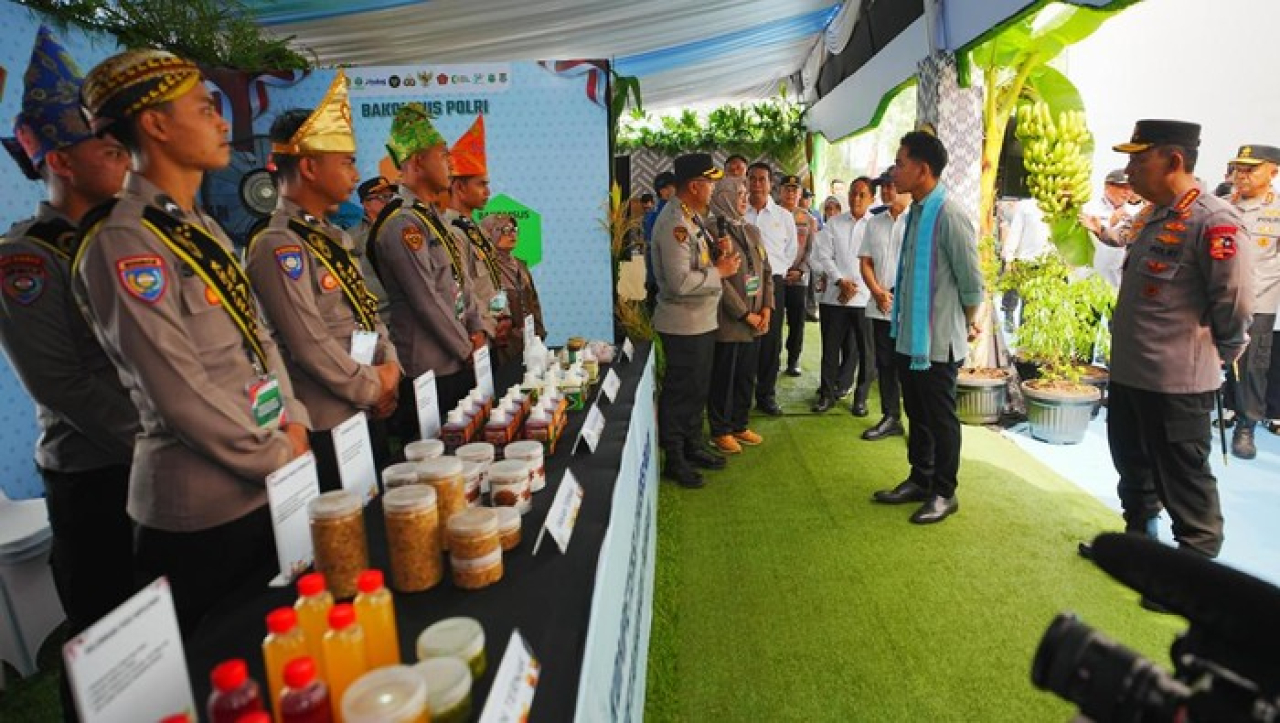 Kapolri Listyo Sigit saat memaparkan dan mengecek program ketahanan pangan sebagai bentuk inovasi Polri.