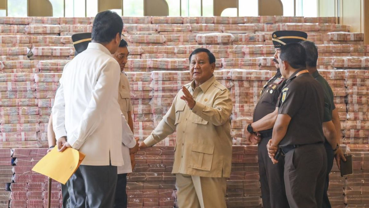 Utusan Khusus Presiden bidang Iklim dan Energi, Hashim Djojohadikusumo, yang juga adik Prabowo, mengaku kalau ada pengusaha yang mau sogok Prabowo sebesar 1 Miliar Dollar AS.