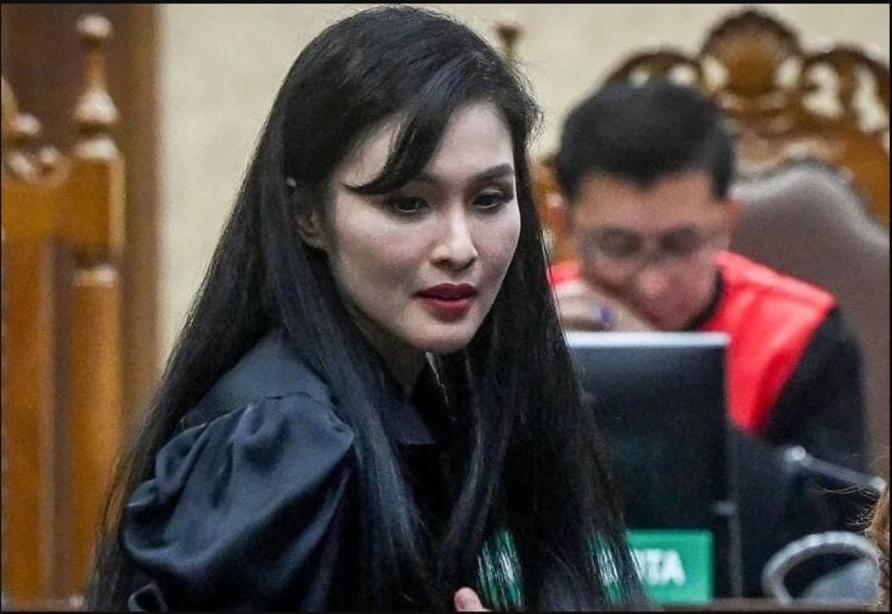 Artis Sandra Dewi, putus asa menuntut 88 Tas Mewahnya. Ia mendadak mencabut permohonan keberatan atas penyitaan aset miliknya terkait kasus korupsi suami, Harvey Moeis yang diajukan ke Pengadilan Negeri (PN) Jakarta Pusat.