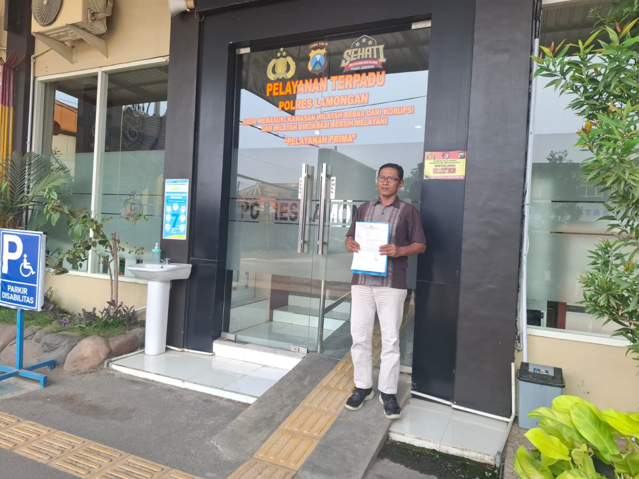 Syaiful Anam, usai melaporkan kejadian intimidasi dan ancaman ke Polres Lamongan, Selasa (7/10/2025). SP/IST