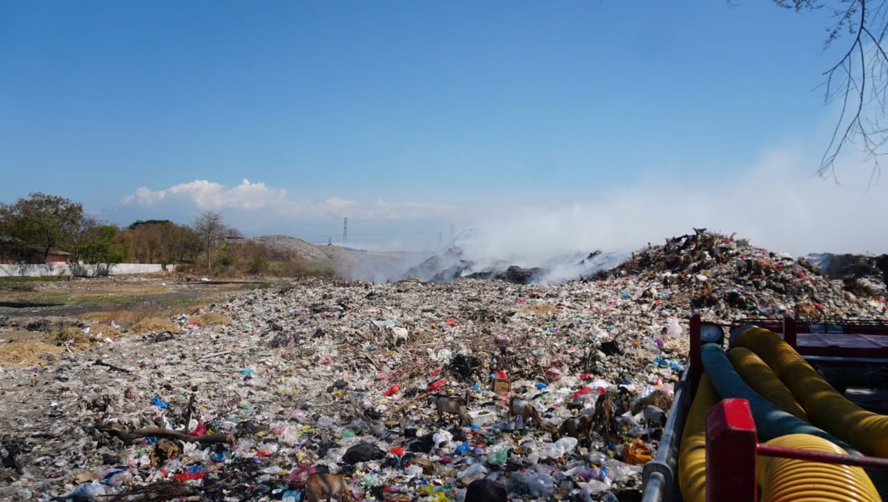 TPA Randegan Kota Mojokerto yang kapasitasnya sudah hampir penuh akibat luberan sampah warga. SP/Dwy AS
