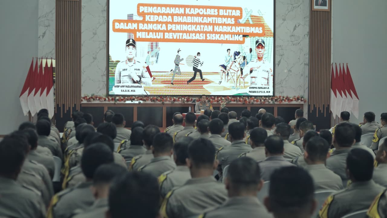 Ratusan personel bhabinkamtibmas saat mendapatkan arahan dari kapolres di Aula Tantya Sudhirajati. SP/Lestariono