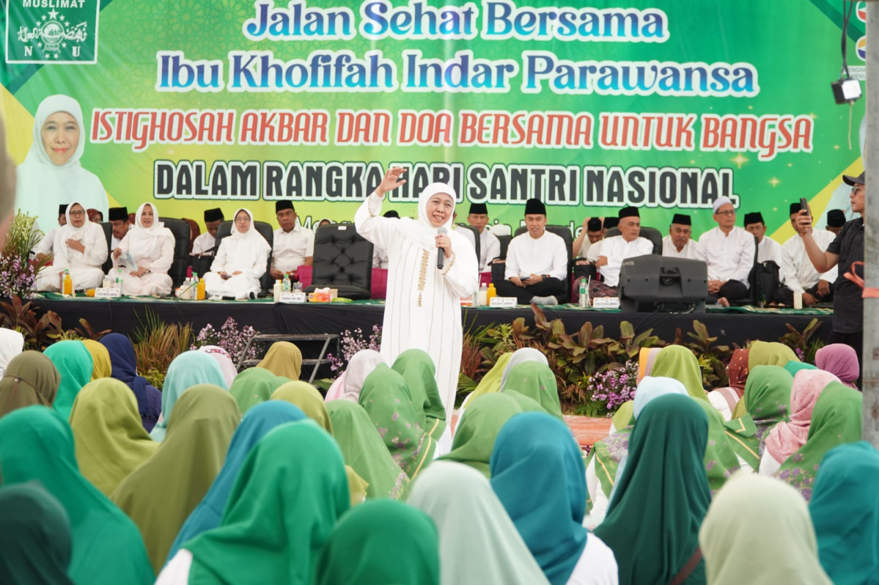 Khofifah Indar Parawansa Gubernur Jawa Timur saat menyapa ribuan Muslimat dan warga Lamongan dalam perayaan HSN. SP/IST