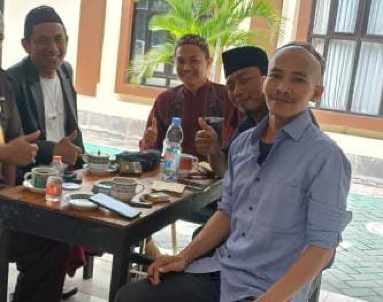 Beberapa saksi yang diperiksa auditor BPKP Jatim di Kejari Gresik, di antaranya terlihat H Nasihin, Ali Fathomi dan Tubasofiyur Rohman, Selasa (28/10/2025). SP/M Aidid