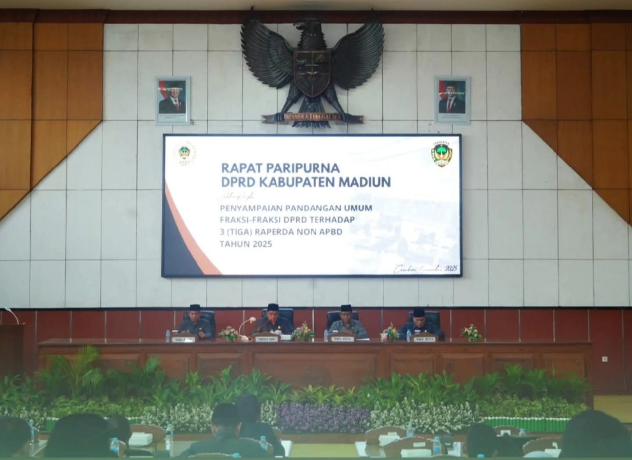Rapat paripurna DPRD Kota Madiun, Sabtu (8/11/2025).