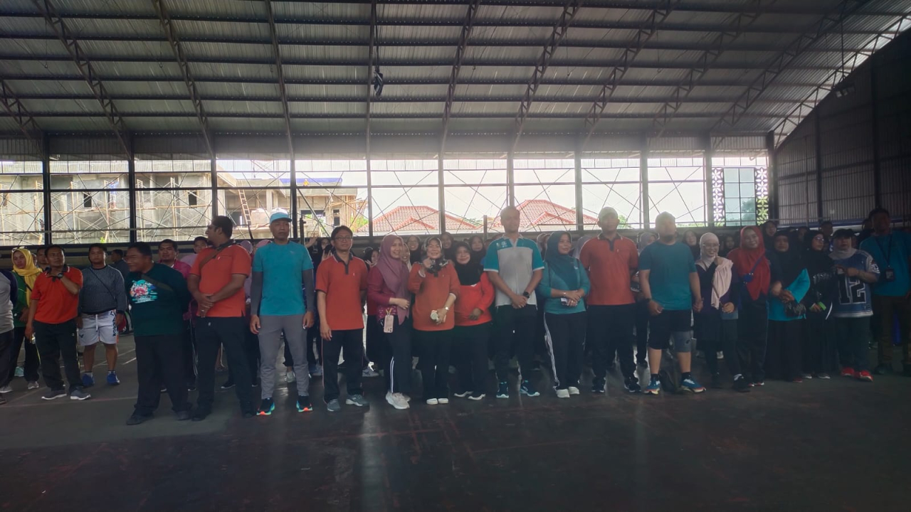 Peringatan Hari Kesehatan Nasional (HKN) ke-61 di Kabupaten Sampang  di GOR Tennis Indoor Sampang Jl. KH Wachid Hasyim, Sampang, Madura. 