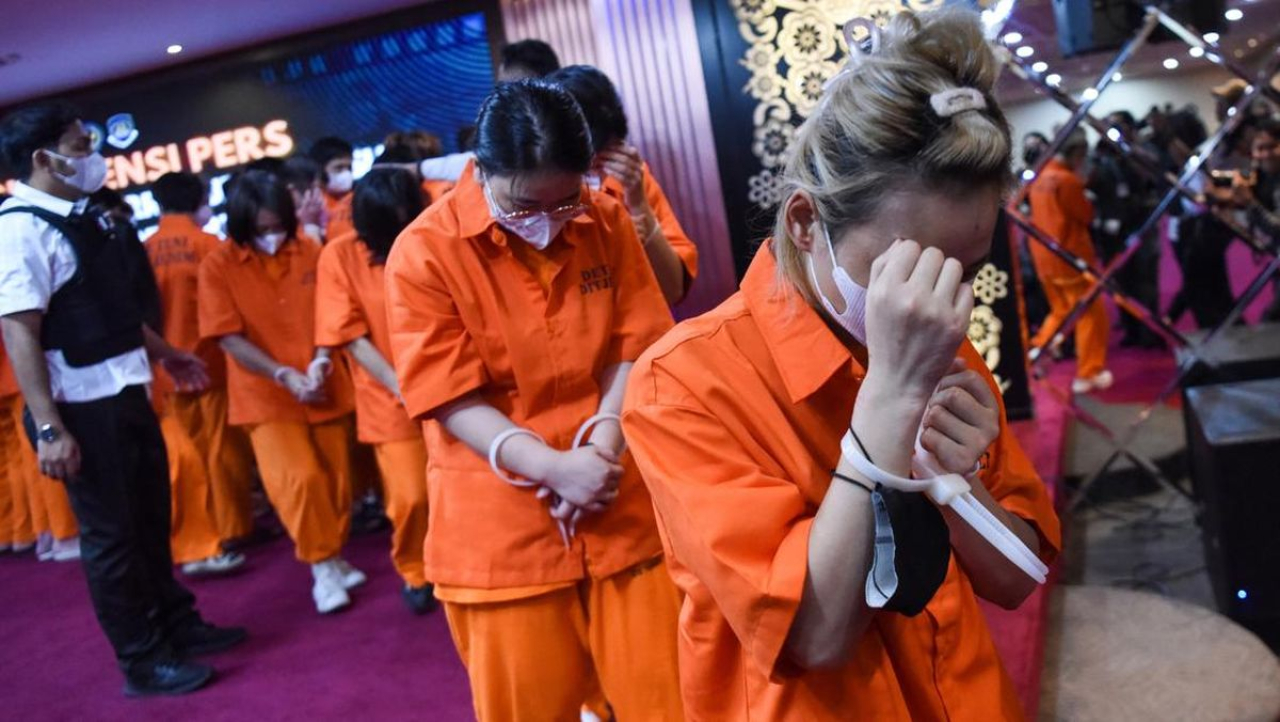 Direktorat Jenderal Imigrasi Kementerian Imigrasi dan Pemasyarakatan membongkar sindikat kejahatan siber yang membuat markas polisi gadungan di Lampung.