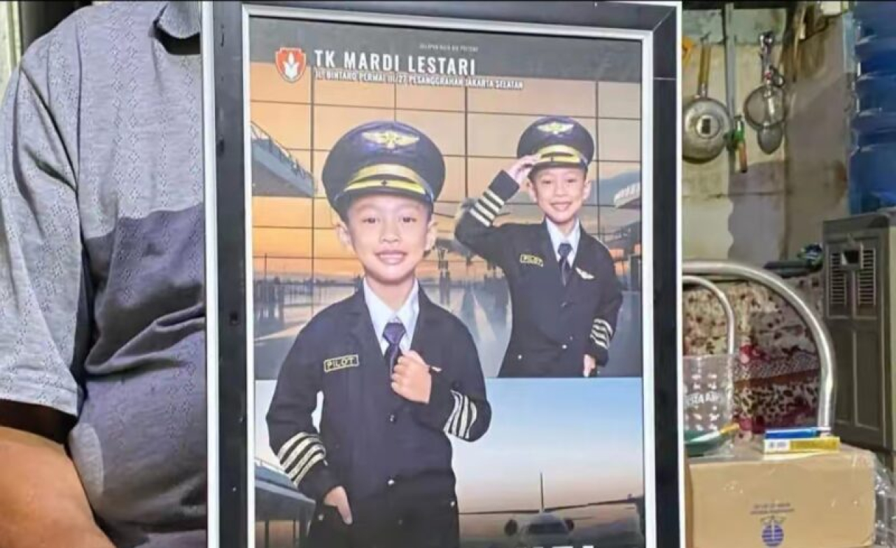 Alvaro Kiano Nugroho, Bocah 6 tahun yang hilang 8 bulan di Jakarta Selatan, telah ditemukan meninggal dunia dan ditemukan tinggal kerangka di jembatan Cilalay, Tenjo, Jawa Barat.