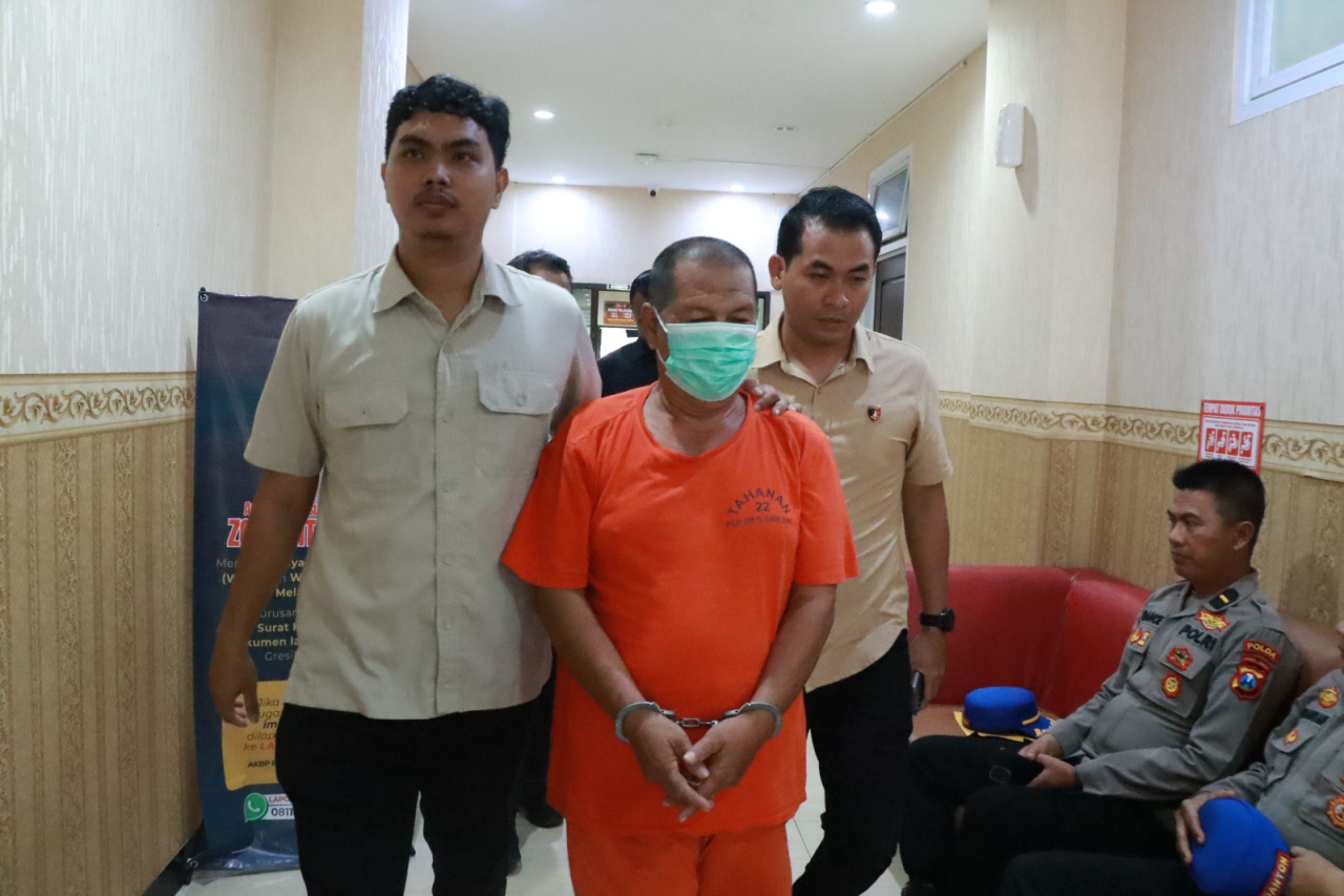 Pelaku, seorang marbot masjid berinisial ANH (66), warga Sawahan, Kota Surabaya, kini telah ditetapkan sebagai tersangka dan ditahan Polres Gresik. SP/ MAIDID