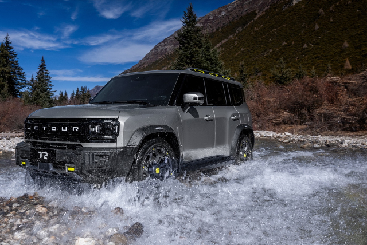 Jetour meluncurkan Suv offroad terbarunya Jetour T2 di GJAW 2025