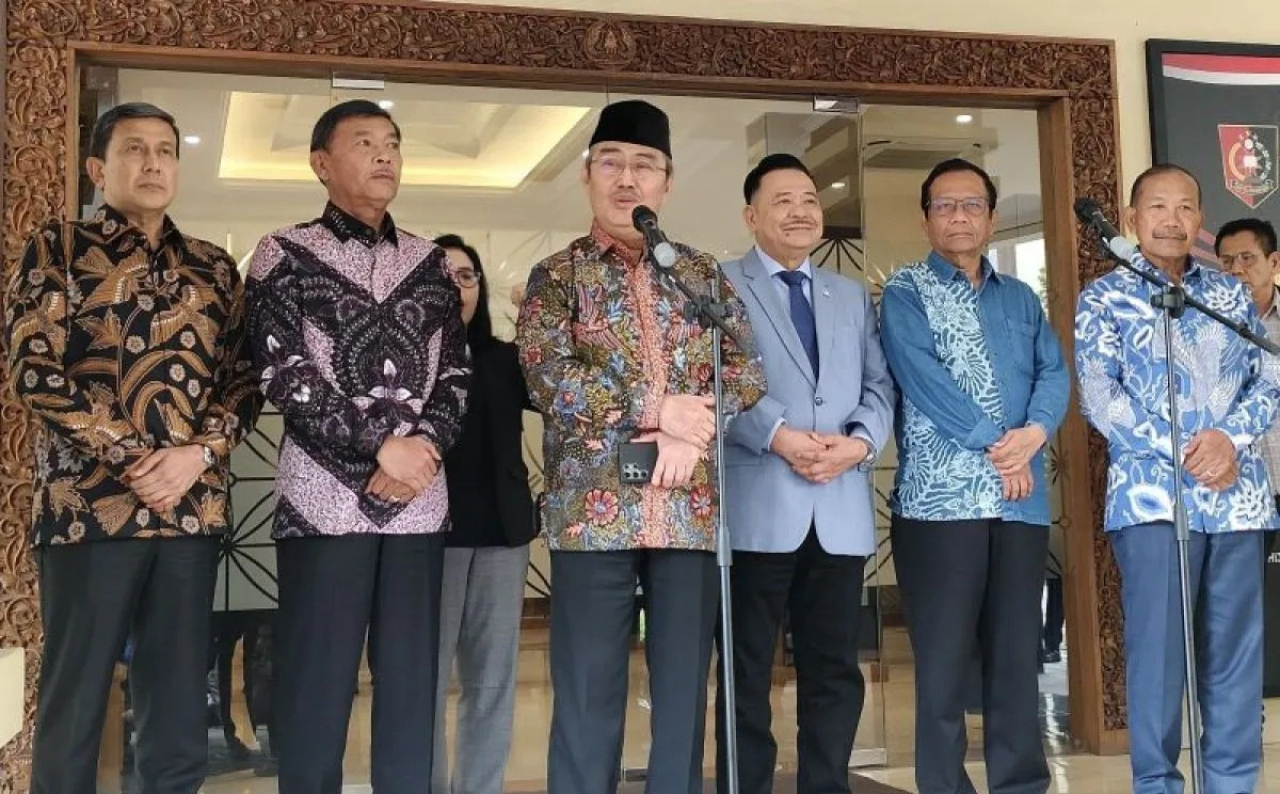 Ketua Komisi Percepatan Reformasi Polri, Jimly Asshiddiqie mengonfirmasi bahwa menolak dialog dengan Roy Suryo Dkk.