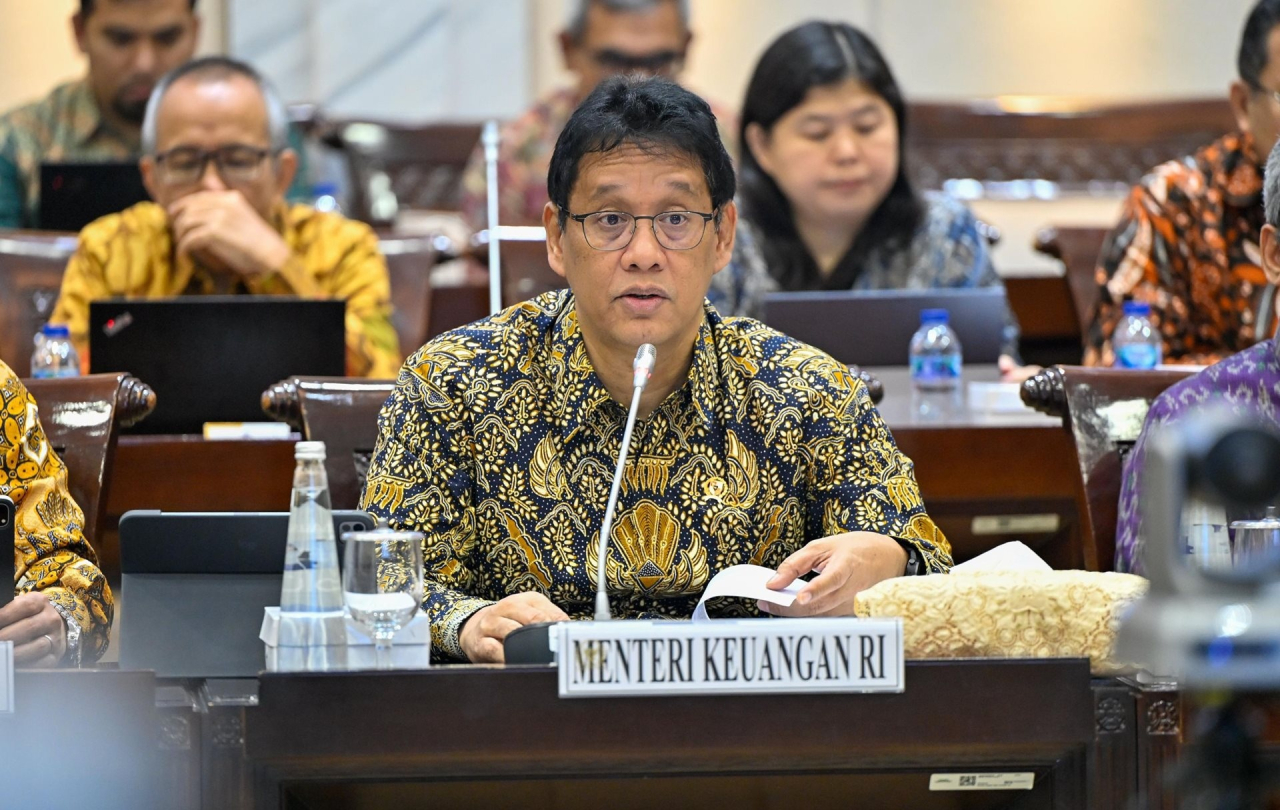 Menteri Keuangan Purbaya Yudhi Sadewa bersiap mengikuti rapat kerja dengan Komisi XI DPR di Kompleks Parlemen, Senayan, Jakarta, Kamis (27/11/2025). 