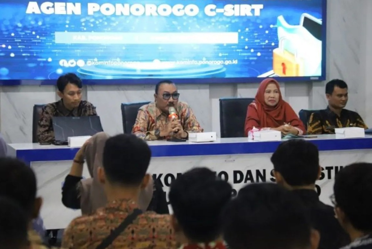 Diskominfo Kabupaten Ponorogo saat mengumpulkan agen CSIRT setiap OPD. SP/ PNG