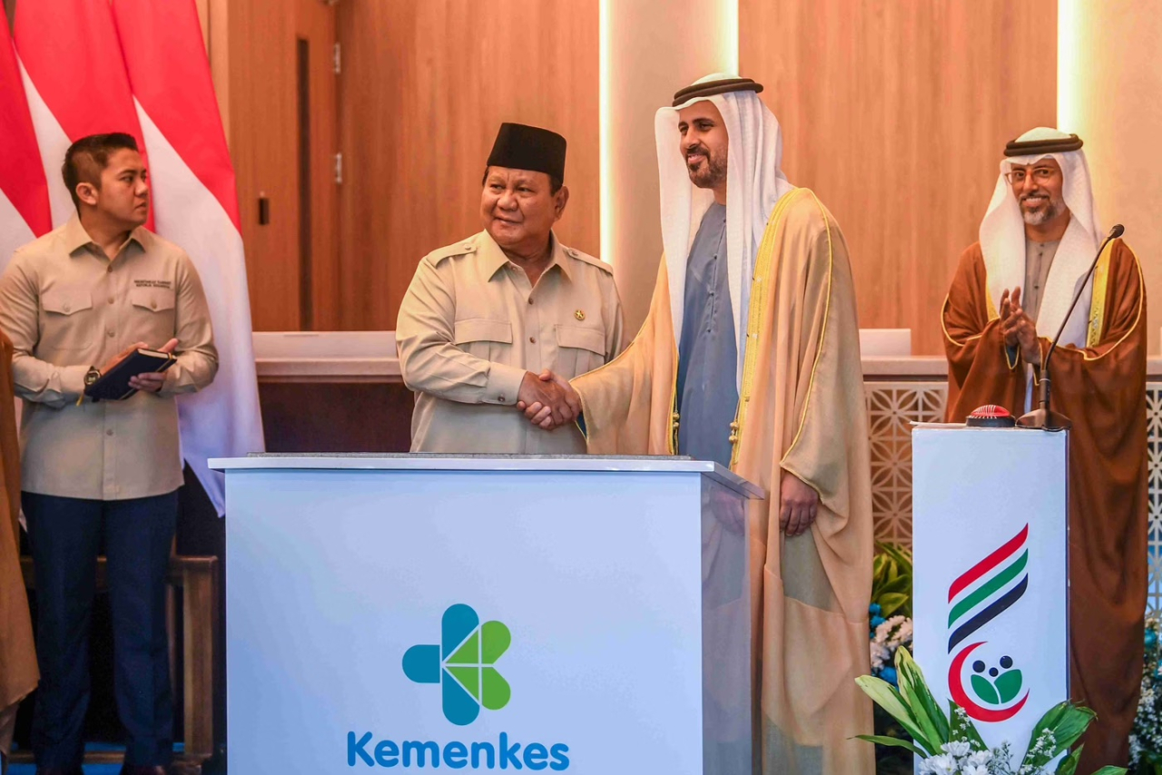 Momen Presiden Prabowo Subianto saat meresmikan Rumah Sakit Kardiologi Emirates Indonesia (KEI) yang merupakan hasil kerjasama dengan UEA, di Solo, Rabu (19/11/2025). RS KEI ini diposisikan sebagai rujukan Nasional untuk perawatan jantung.