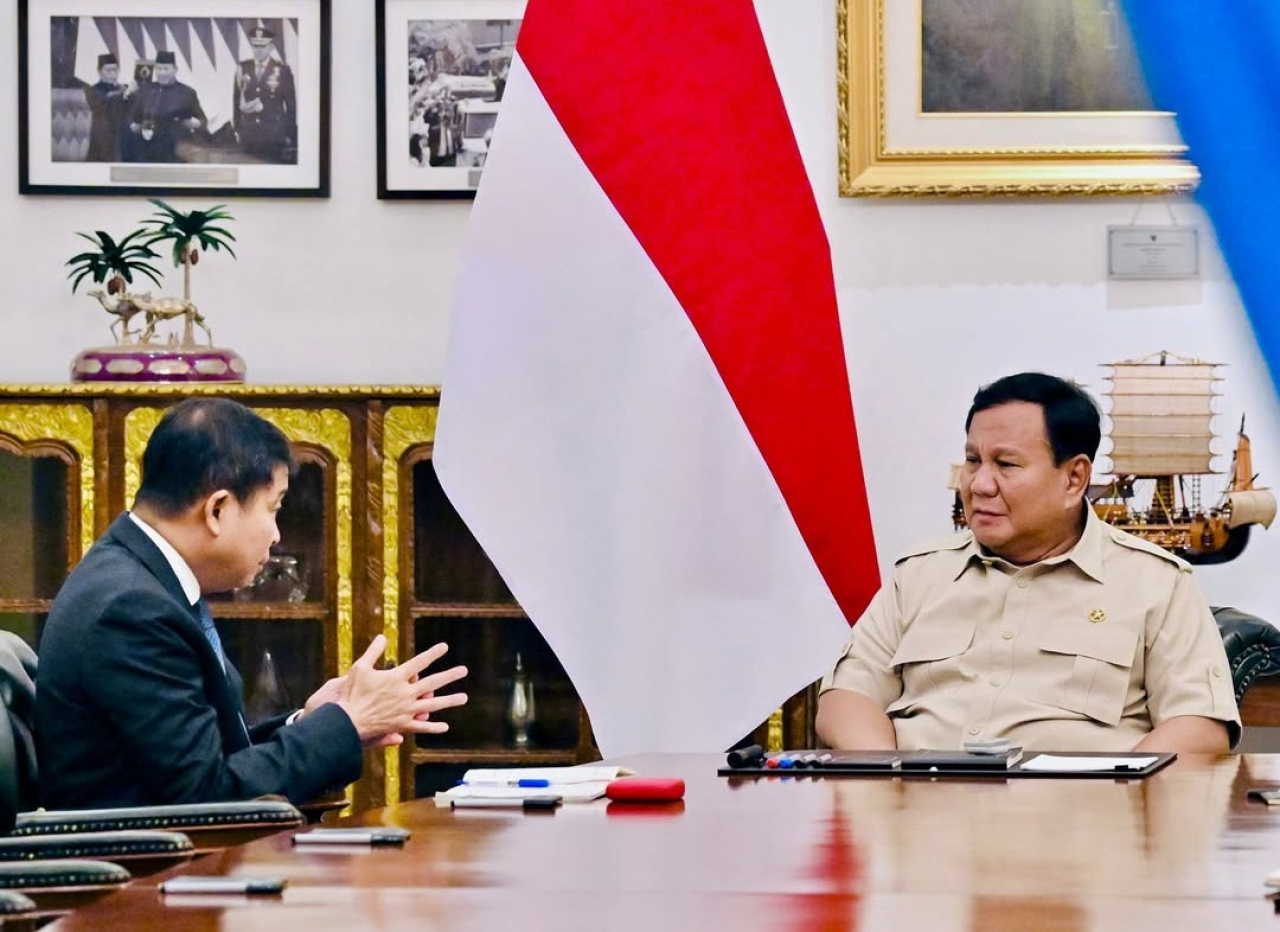 Momen Ignasius Jonan saat diajak diskusi bersama Presiden Prabowo Subianto, di Istana Kepresidenan Jakarta.
