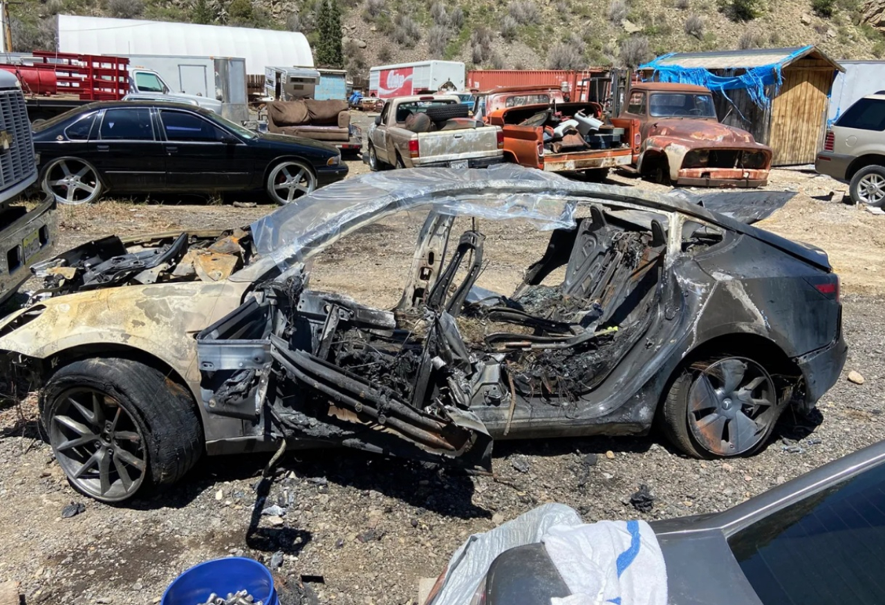 Tesla Model 3 yang mengalami kecelakaan pada tahun 2022 di Clear Creek County, Colorado, saat fitur mengemudi otomatis masih aktif. SP/ JKT